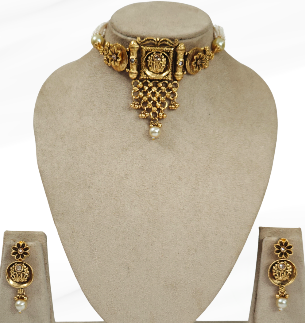 WHITE PRAVYA JEWELLERY SET