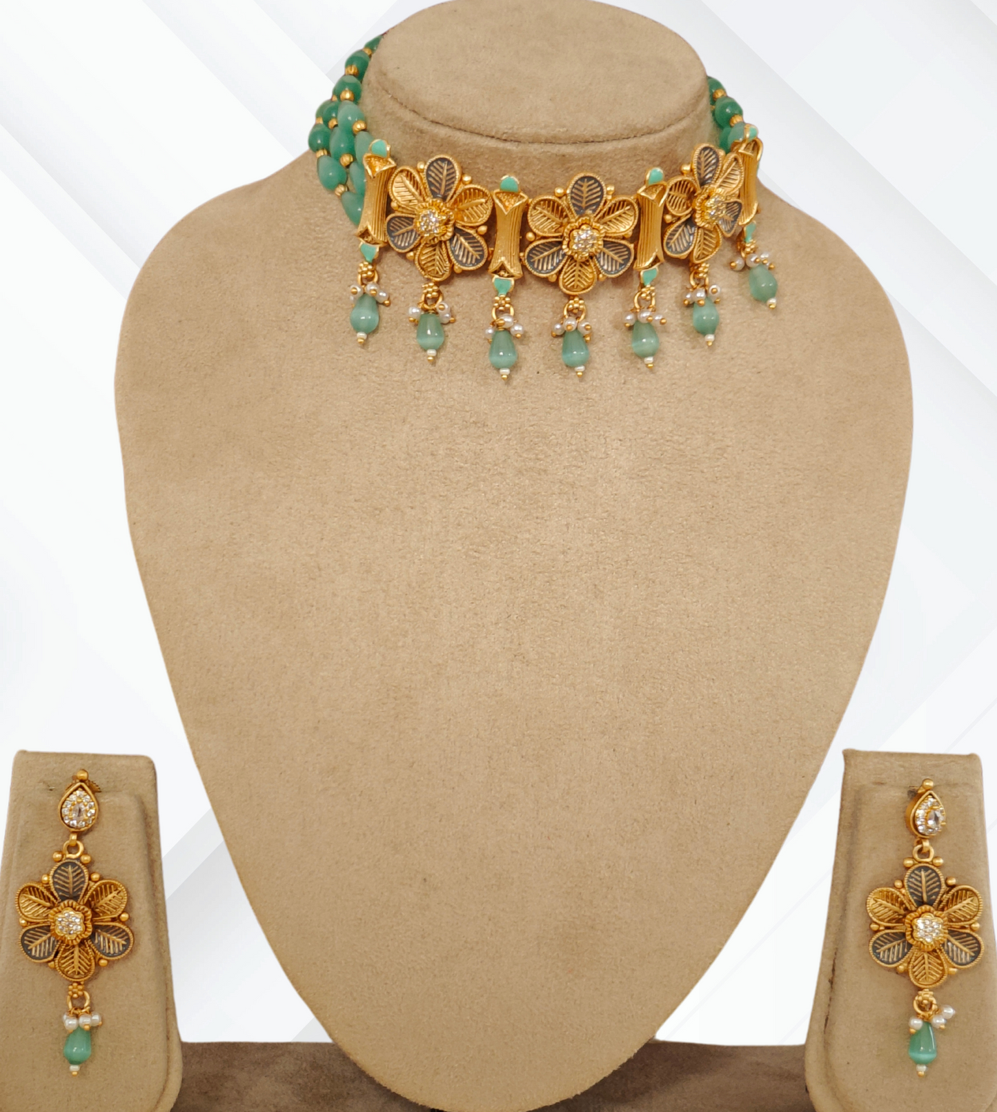 MINT AASHRITA JEWELLERY SET