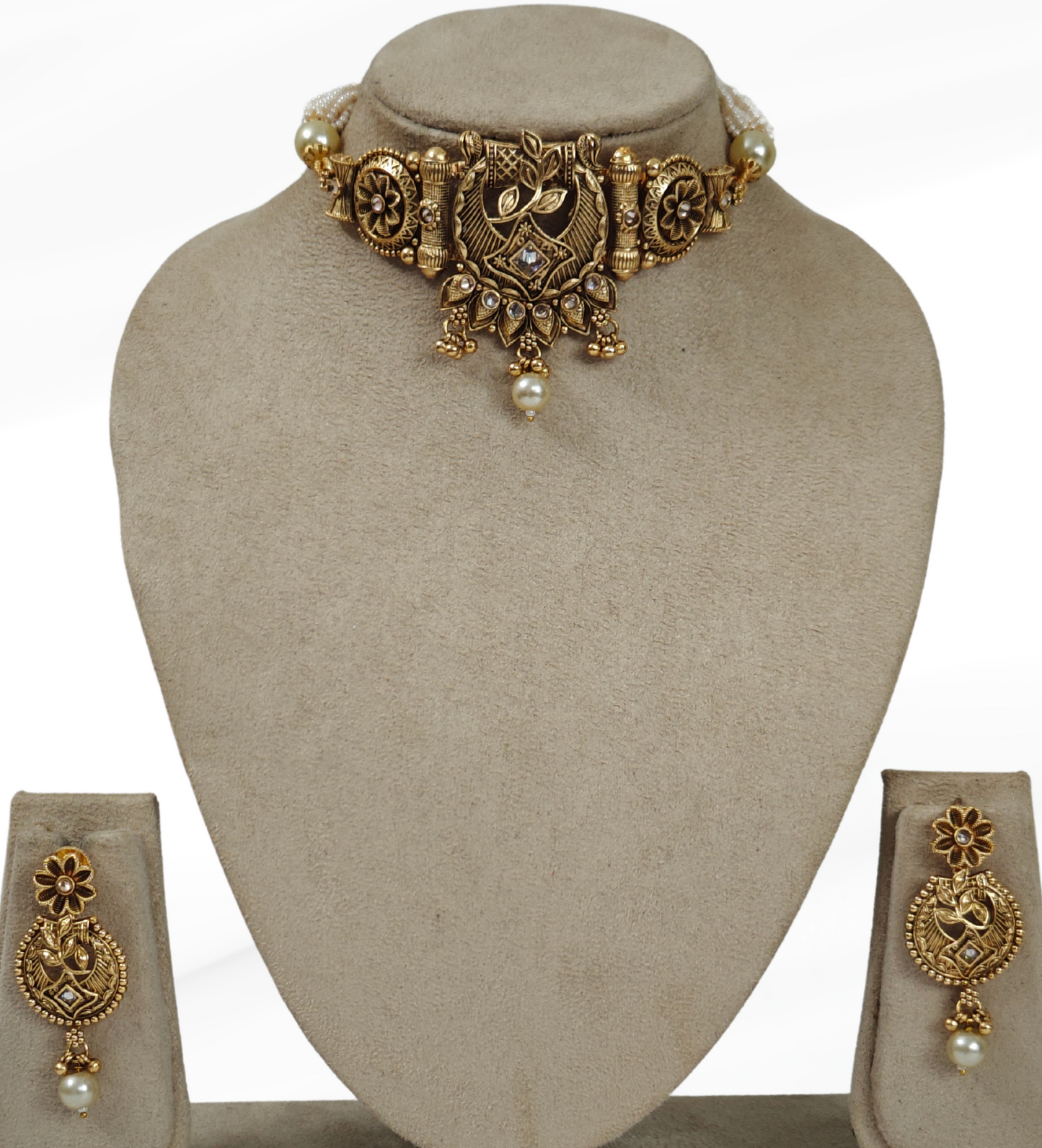 WHITE RISHIKA JEWELLERY SET