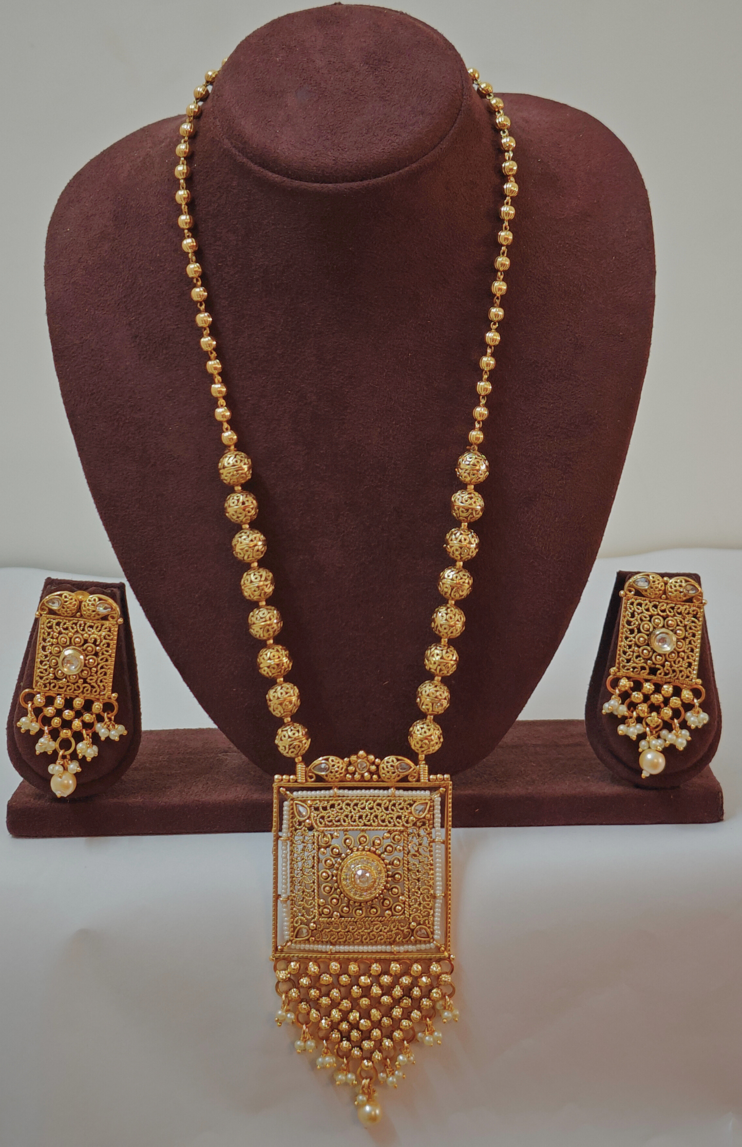 WHITE AANSHI JEWELLERY SET