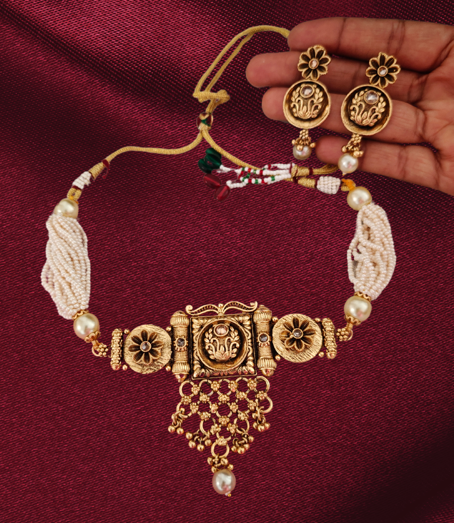 WHITE PRAVYA JEWELLERY SET